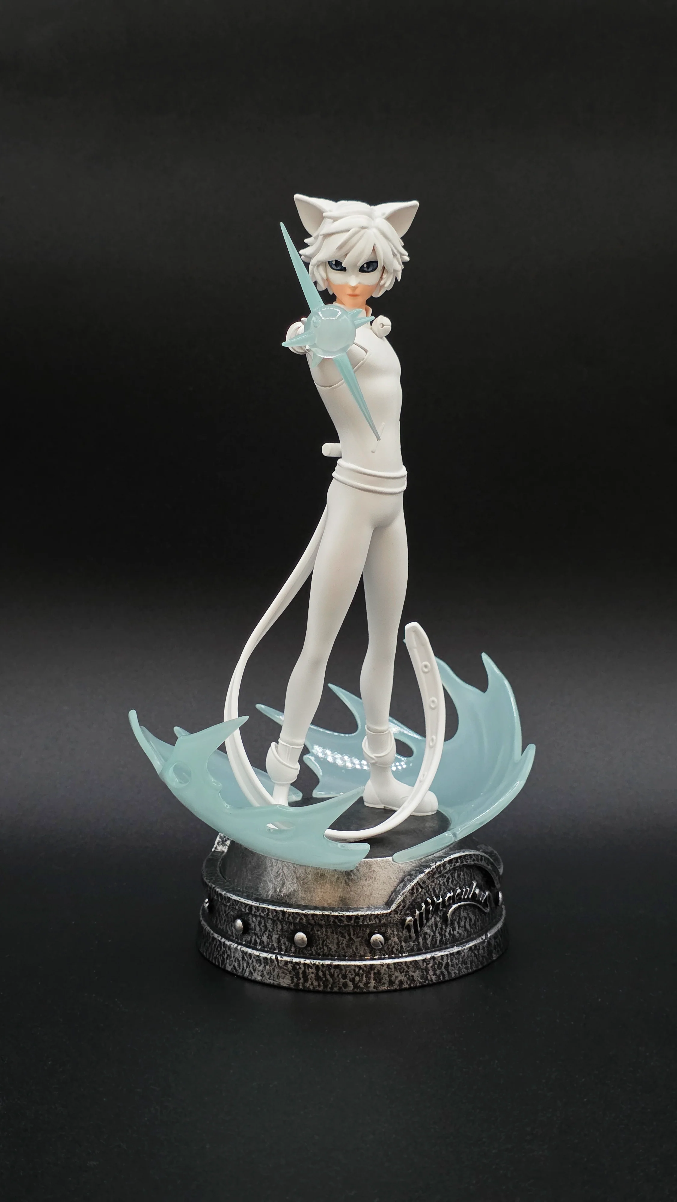 Cat Blanc Art Figure - Image 4