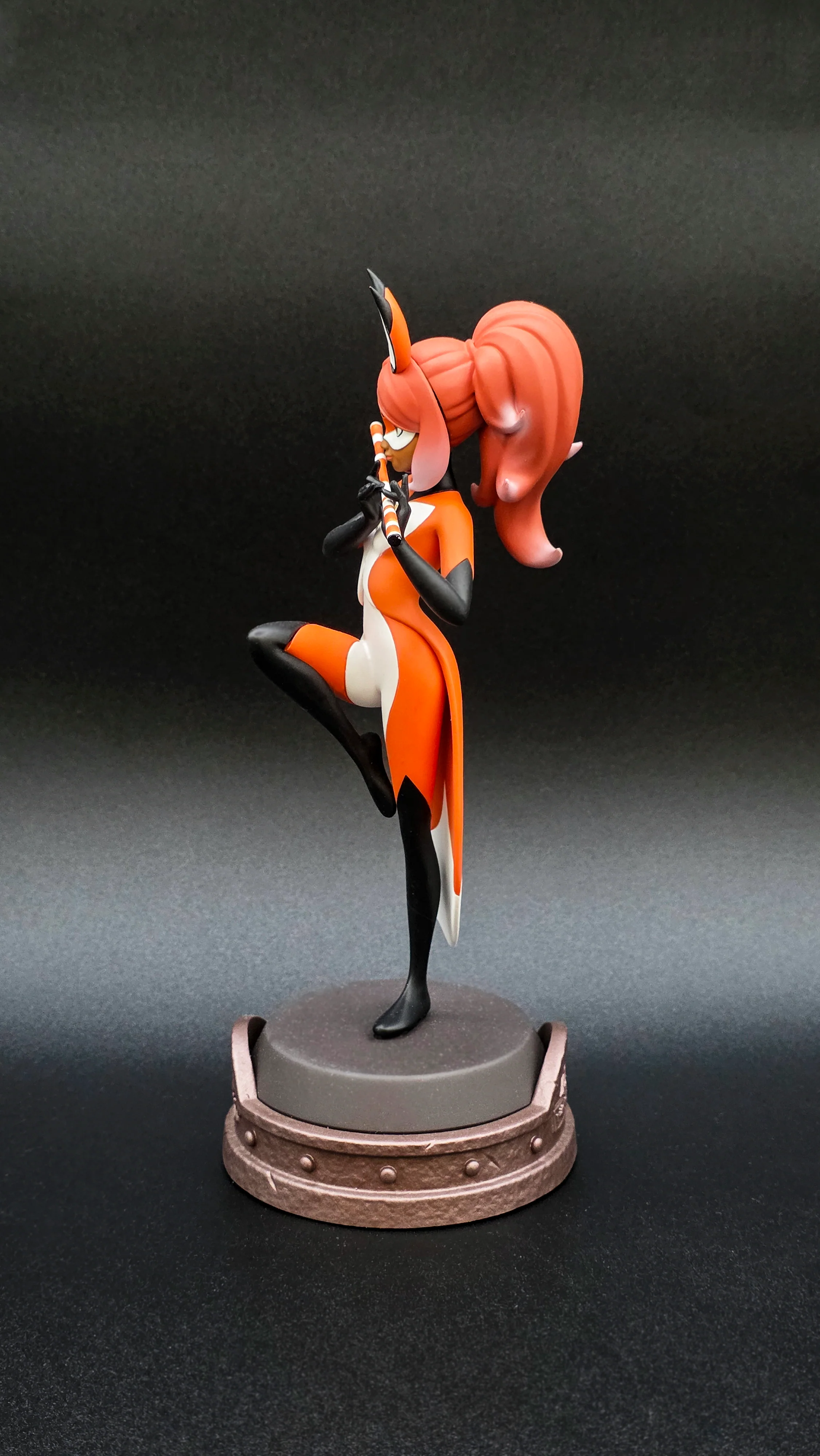 Rena Rouge – Premium Resin Art Figure - Image 3