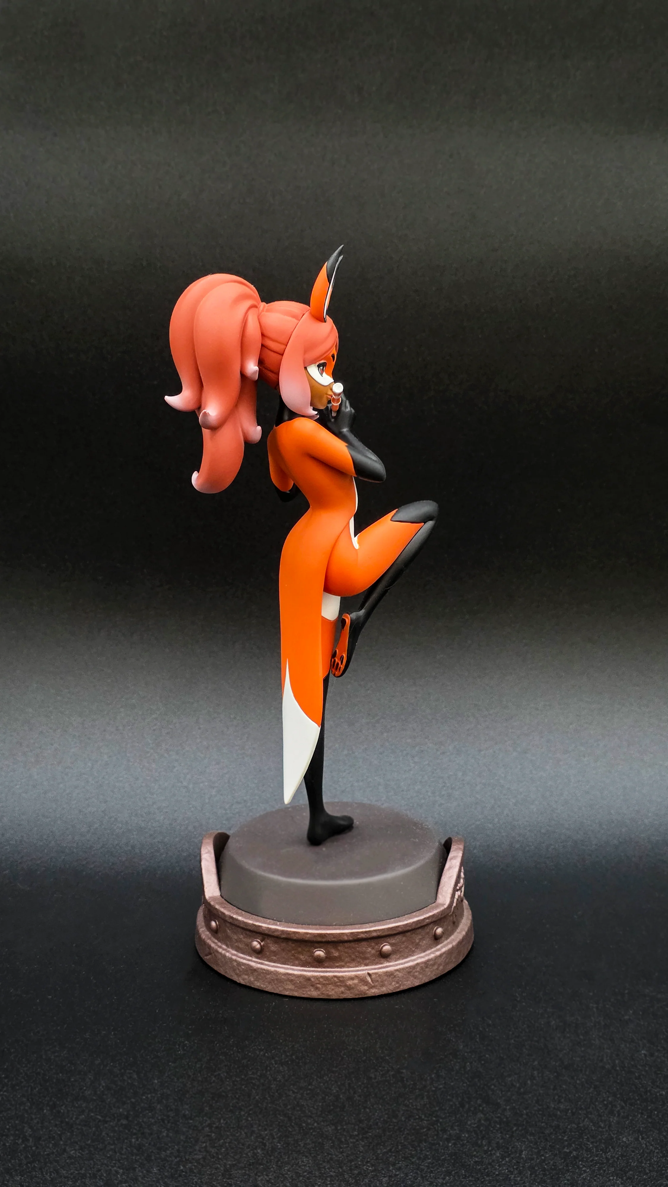 Rena Rouge – Premium Resin Art Figure - Image 5
